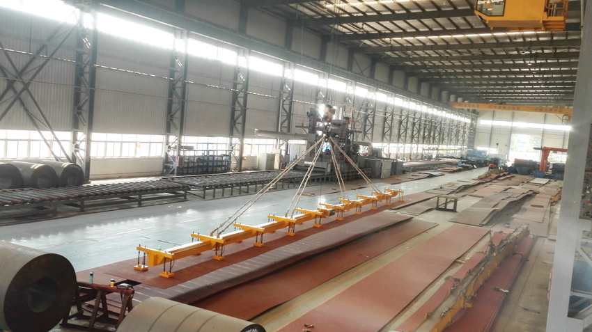 卫华集团22.5米长钢板电永磁吊具案例
